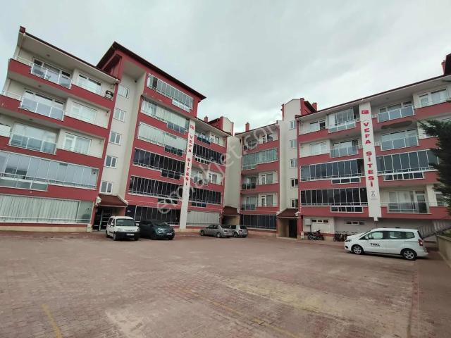 Sancak Mh. Vefa Sitesinde 150 M² Ara Kat Geniş 3+1 Satılık Daire
