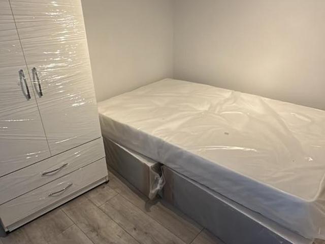 Sanctuary Close, Uxbridge, UB6 1 bed in a house share to rent £1,100 pcm £254 pw