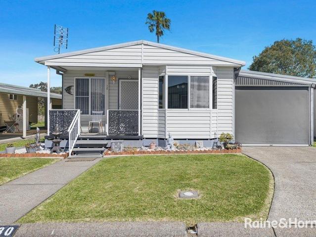 Sanctuary in Redhead with 3 Bedrooms ! Over 50's Land Lease Living