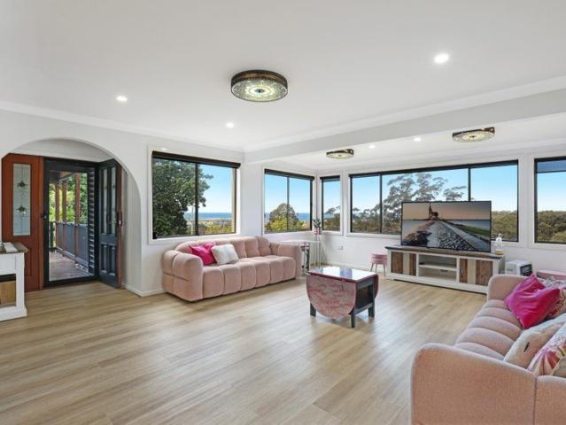 Sanctuary like foothills retreat with ocean views