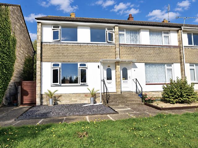 Sandcroft Avenue, Ryde 3 bed house to rent £1,050 pcm £242 pw