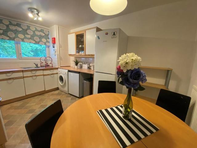 Sandalwood Close, London E1, 4 bed maisonette to rent, £3,250 pcm | PrimeLocation