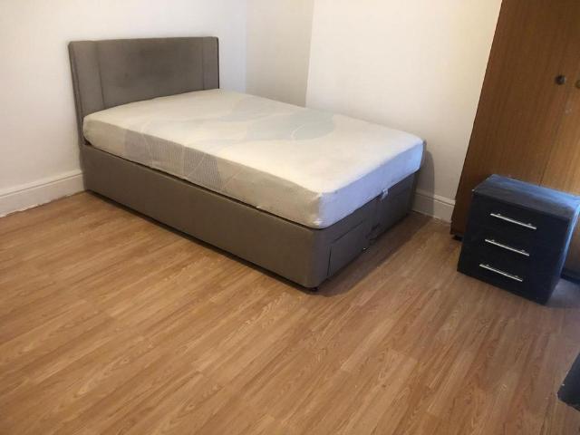 Sandbach Road, Stoke on Trent ST6 1 bed in a house share to rent £399 pcm £92 pw