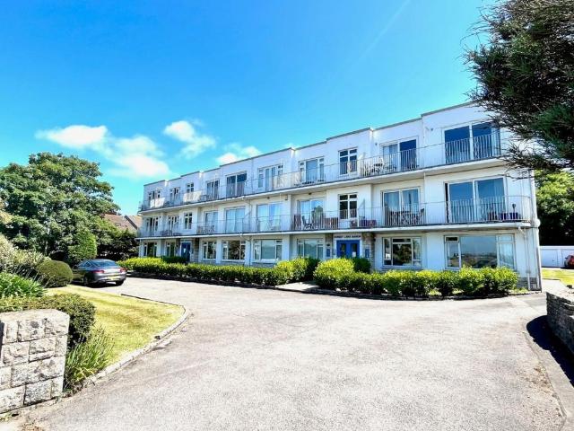 Sandbanks Road, Whitecliff, Poole 2 bed apartment to rent £1,300 pcm £300 pw