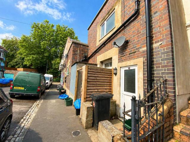 Sandbed Road, Bristol, BS2 4 bed flat to rent £2,480 pcm £572 pw
