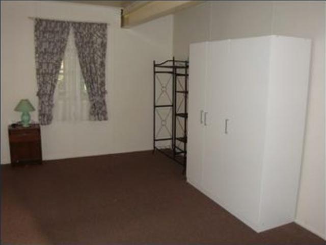 Sandgate beach flat