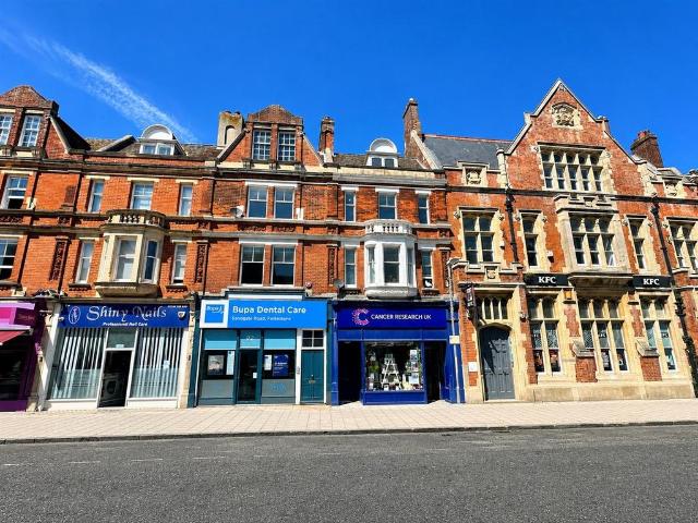 Sandgate Road, Folkestone CT20 2 bed apartment to rent £1,050 pcm £242 pw