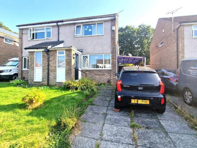 Sanderling Road, Stockport 2 bed semi detached house to rent £1,295 pcm £299 pw