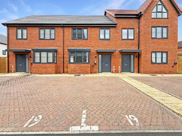 Sanders Lane, Aylesbury, Buckinghamshire HP21, 3 bed terraced house to rent, £2,000 pcm | PrimeLocation