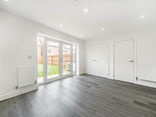 Sanders Lane, Eighth Avenue. 4 bed detached house to rent £2,500 pcm £577 pw