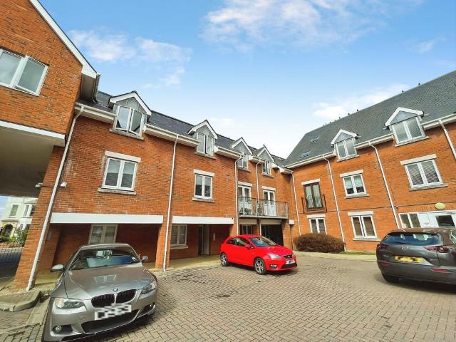 Sanders Place, Hitchin, SG4 2 bed flat to rent £1,200 pcm £277 pw