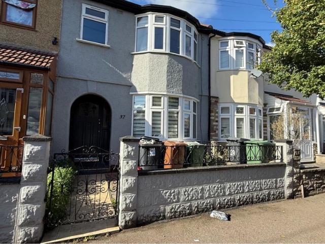 Sanderstead Road, Leyton, E10 4 bed terraced house to rent £2,500 pcm £577 pw