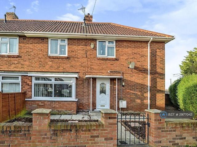 Sandford Close, Middlesbrough, TS4 3 bed semi detached house to rent £850 pcm £196 pw