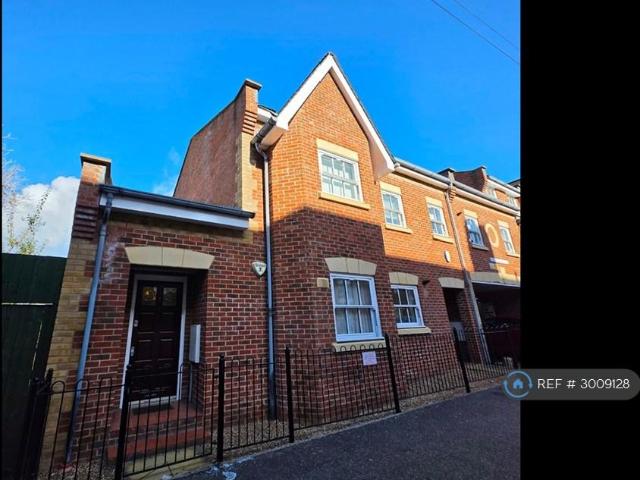 Sandfield Court, Guildford, GU1 2 bed flat to rent £2,000 pcm £462 pw
