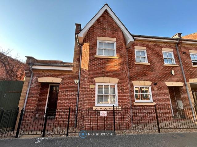 Sandfield Court, Guildford GU1, 2 bed flat to rent, £2,000 pcm | PrimeLocation