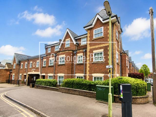 Sandfield Court, Guildford GU1, 3 bed flat to rent, £1,950 pcm | PrimeLocation