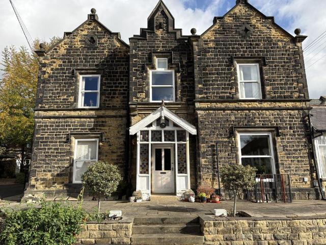 Sandfield Avenue, Leeds 2 bed apartment to rent £1,225 pcm £283 pw