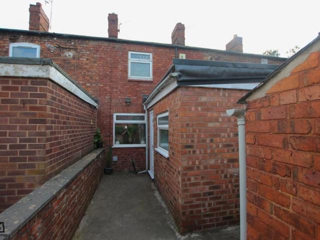 Sandhole Cottages, Woodford Lane. 2 bed terraced house to rent £795 pcm £183 pw