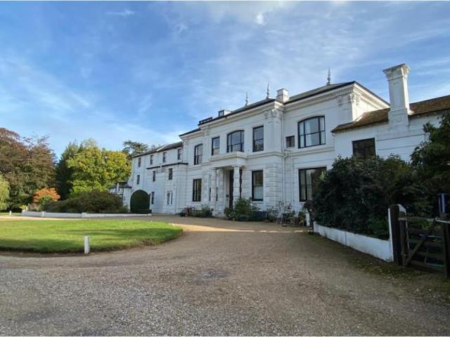 Sandhurst Lodge, Crowthorne, RG45 Studio to rent £950 pcm £219 pw