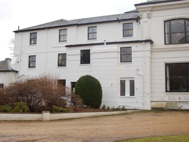 Sandhurst Lodge, Crowthorne RG45, Studio to rent, £950 pcm | PrimeLocation