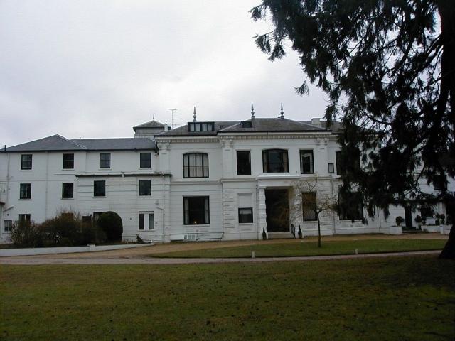 Sandhurst Lodge, Crowthorne RG45, 3 bed flat to rent, £2,400 pcm | PrimeLocation