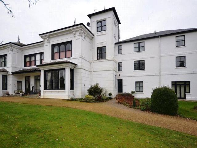 Sandhurst Lodge, Wokingham Road. 3 bed flat to rent £2,550 pcm £588 pw