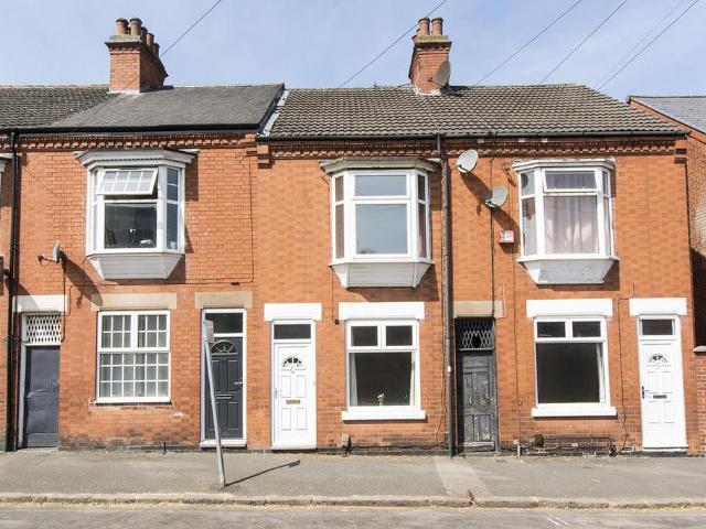 Sandhurst Street, Oadby, Leicester 2 bed terraced house to rent £1,000 pcm £231 pw
