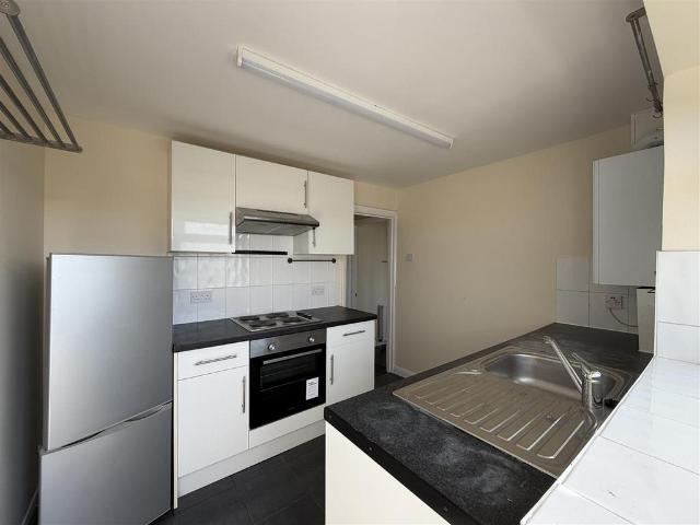 Sandhurst Road, London N9 2 bed flat to rent £1,800 pcm £415 pw