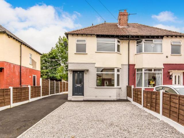 Sandileigh Avenue, Stockport, SK5 2 bed semi detached house to rent £1,200 pcm £277 pw
