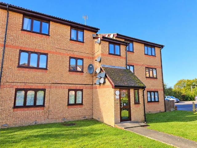 Sandon Close, Rochford, Essex, SS4 1 bed apartment to rent £950 pcm £219 pw