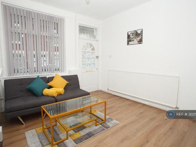 Sandon Street, Stoke On Trent, ST1 2 bed terraced house to rent £775 pcm £179 pw