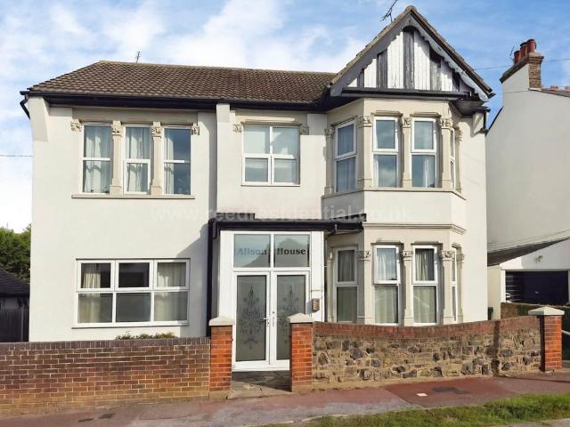 Sandown Avenue, Westcliff On Sea 1 bed flat to rent £1,000 pcm £231 pw