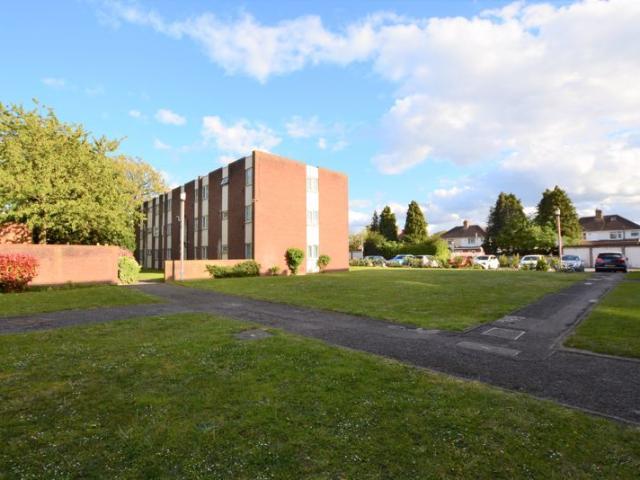 Sandown Close, Hounslow TW5, 2 bed flat to rent, £1,650 pcm | PrimeLocation