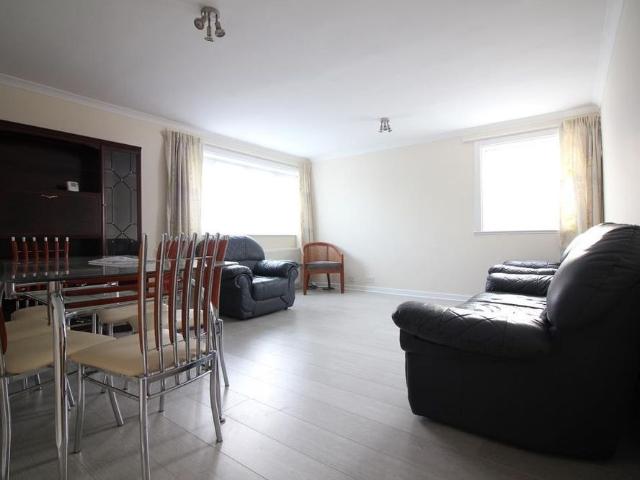 Sandown Close, Hounslow