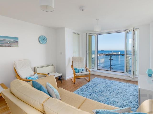 Sandown PO36 3 bed flat to rent £1,225 pcm £283 pw