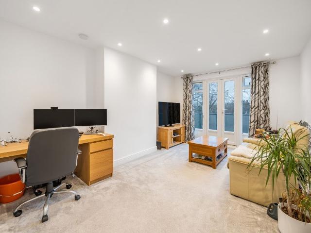 Sandling Rise, London SE9, 1 bed flat to rent, £1,450 pcm | PrimeLocation