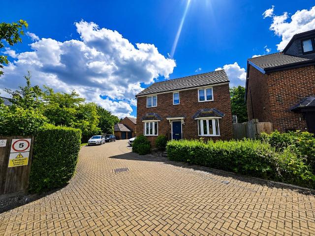 Sandsdown Close, High Wycombe HP12, 4 bed property to rent, £2,450 pcm | PrimeLocation