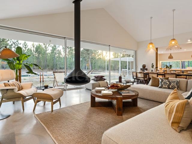 Sandstone Sanctuary Villa por CadenzaLux