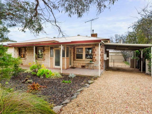 Sandstone, sunshine, space  the Strathalbyn dream in full swing