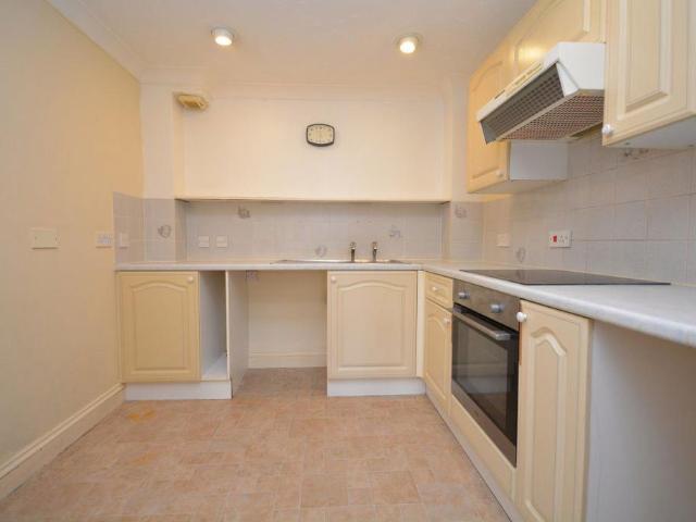 Sandpiper Court, Fort Hill, Margate. 2 bed flat to rent £850 pcm £196 pw
