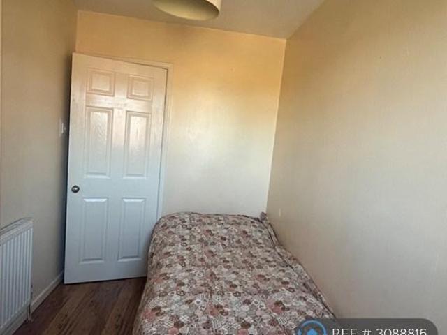 Sandpiper Close, Crawley, RH11 1 bed in a house share to rent £500 pcm £115 pw