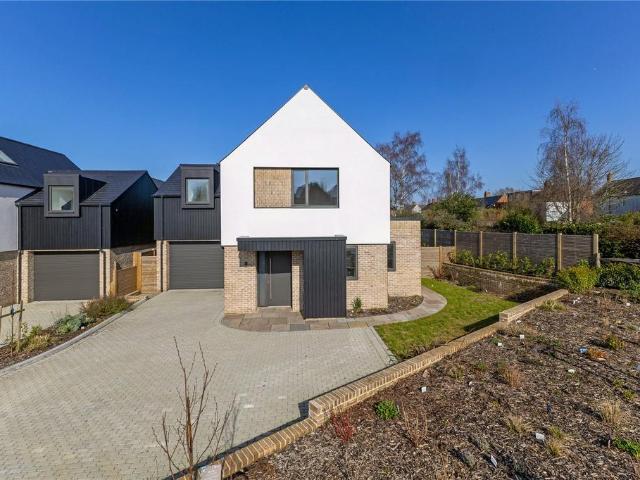Sandpiper Close, Appledore, Ashford. 4 bed detached house to rent £2,650 pcm £612 pw