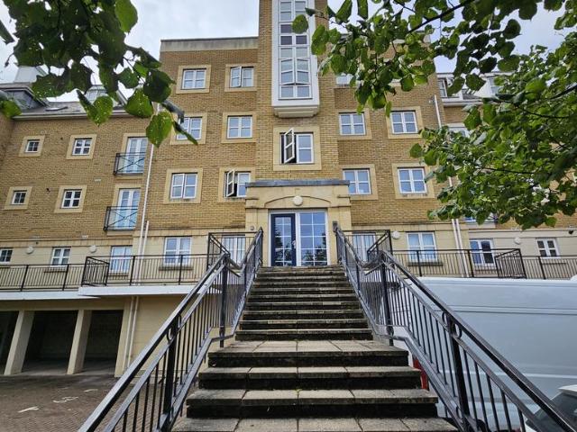 Sandpiper Close, Greenhithe, DA9 2 bed flat to rent £1,450 pcm £335 pw