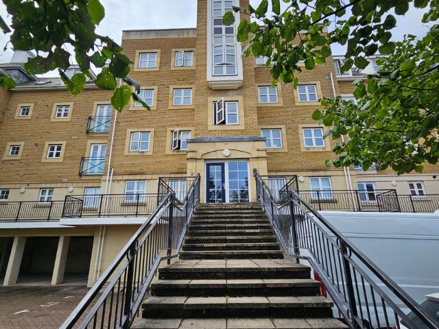 Sandpiper Close, Greenhithe DA9, 2 bed flat to rent, £1,450 pcm | PrimeLocation