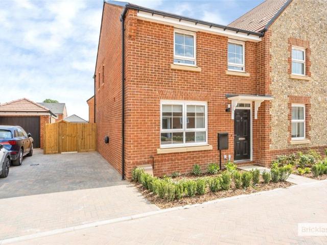 Sandpiper Grove, Bosham, Chichester. 3 bed semi detached house to rent £1,800 pcm £415 pw