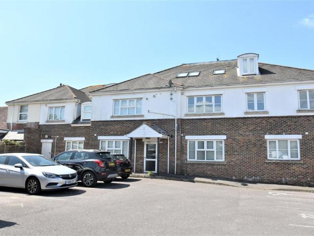 Sandpiper House, Lee On The Solent PO13 2 bed flat to rent £1,200 pcm £277 pw