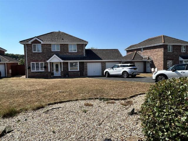Sandpiper Road, Llanelli 4 bed house to rent £2,500 pcm £577 pw