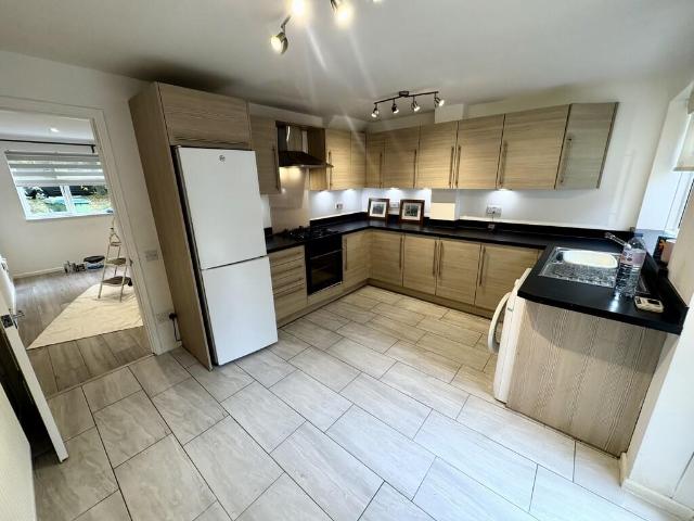 Sandpiper Road, Southampton 2 bed semi detached house to rent £1,500 pcm £346 pw