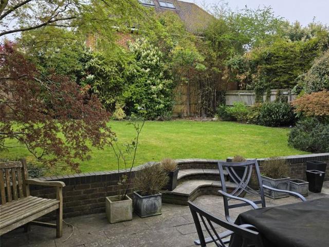 Sandridge Close, Hadley Wood