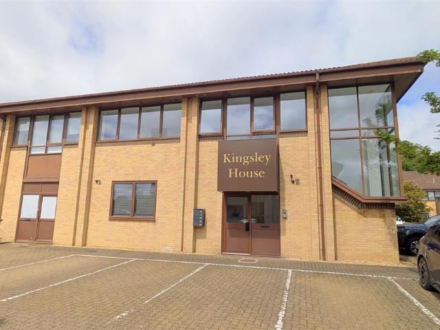 Sandridge Park, Porters Wood, St Albans, Hertfordshire AL3, 2 bed flat to rent, £1,500 pcm | PrimeLocation